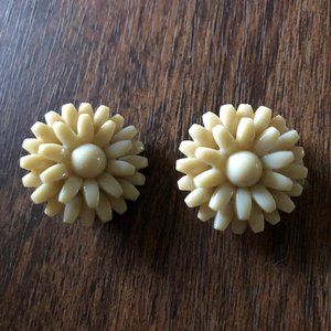 Vintage Lucite Plastic Ivory Clip On Earrings